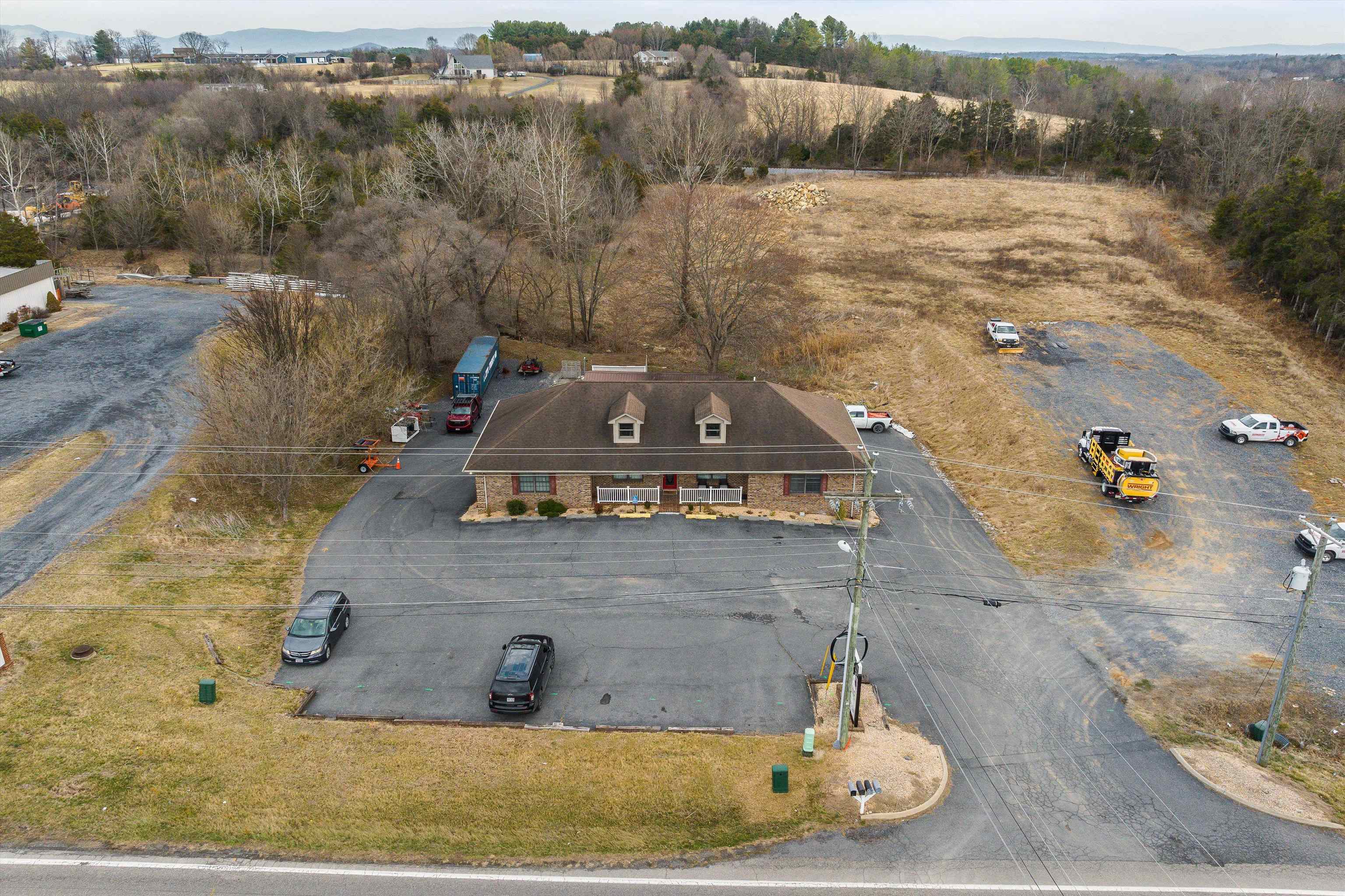 727 LEE HWY, VERONA, Virginia 24482, ,Commercial,727 LEE HWY,674099 MLS # 674099