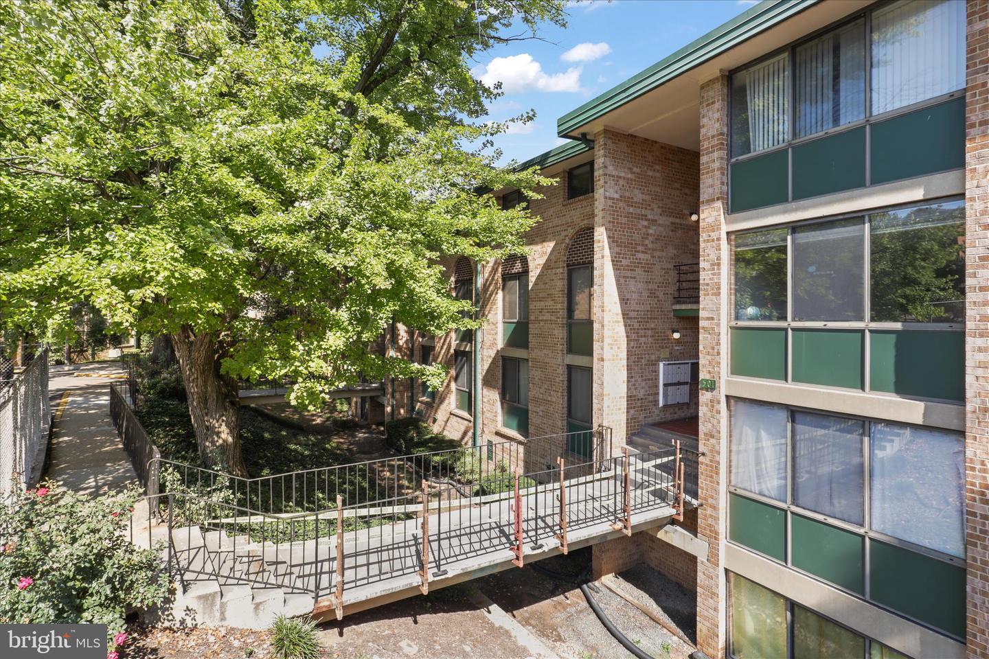 501 N ARMISTEAD ST #T2, ALEXANDRIA, Virginia 22312, 1 Bedroom Bedrooms, ,1 BathroomBathrooms,Residential,For sale,501 N ARMISTEAD ST #T2,VAAX2051604 MLS # VAAX2051604