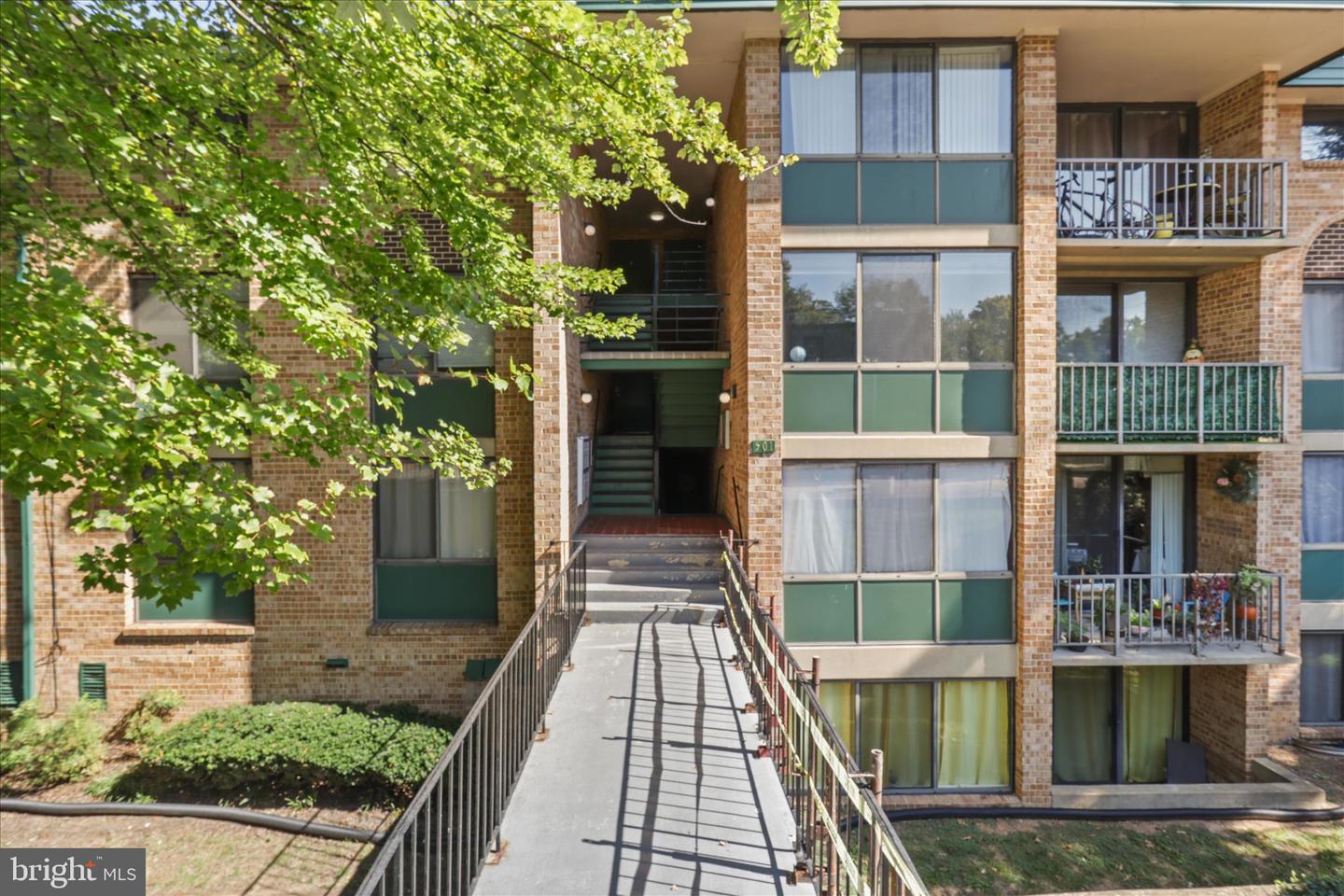 501 N ARMISTEAD ST #T2, ALEXANDRIA, Virginia 22312, 1 Bedroom Bedrooms, ,1 BathroomBathrooms,Residential,For sale,501 N ARMISTEAD ST #T2,VAAX2051604 MLS # VAAX2051604