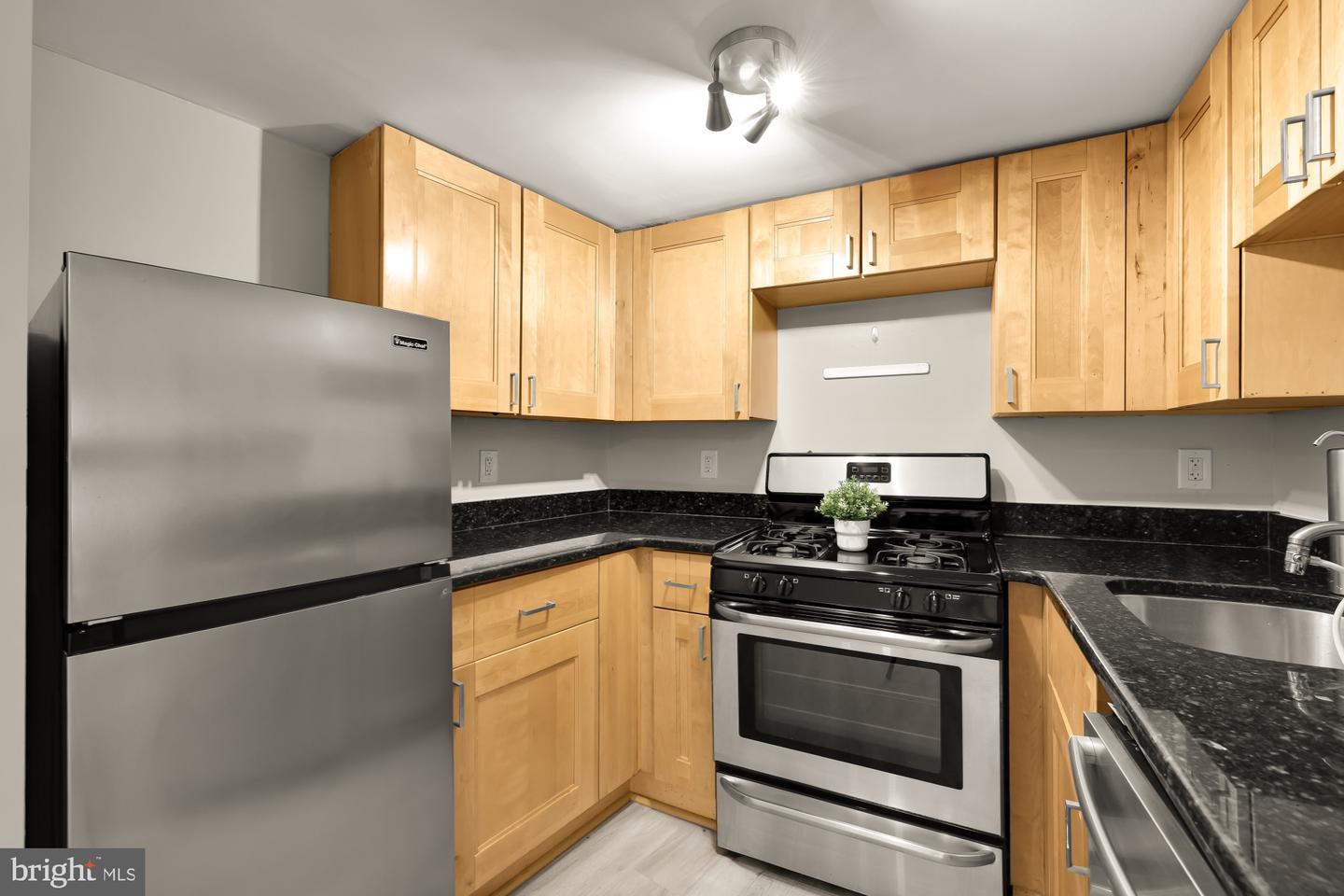 1239 VERMONT AVE NW #102, WASHINGTON, District Of Columbia 20005, 2 Bedrooms Bedrooms, ,2 BathroomsBathrooms,Residential,For sale,1239 VERMONT AVE NW #102,DCDC2233702 MLS # DCDC2233702