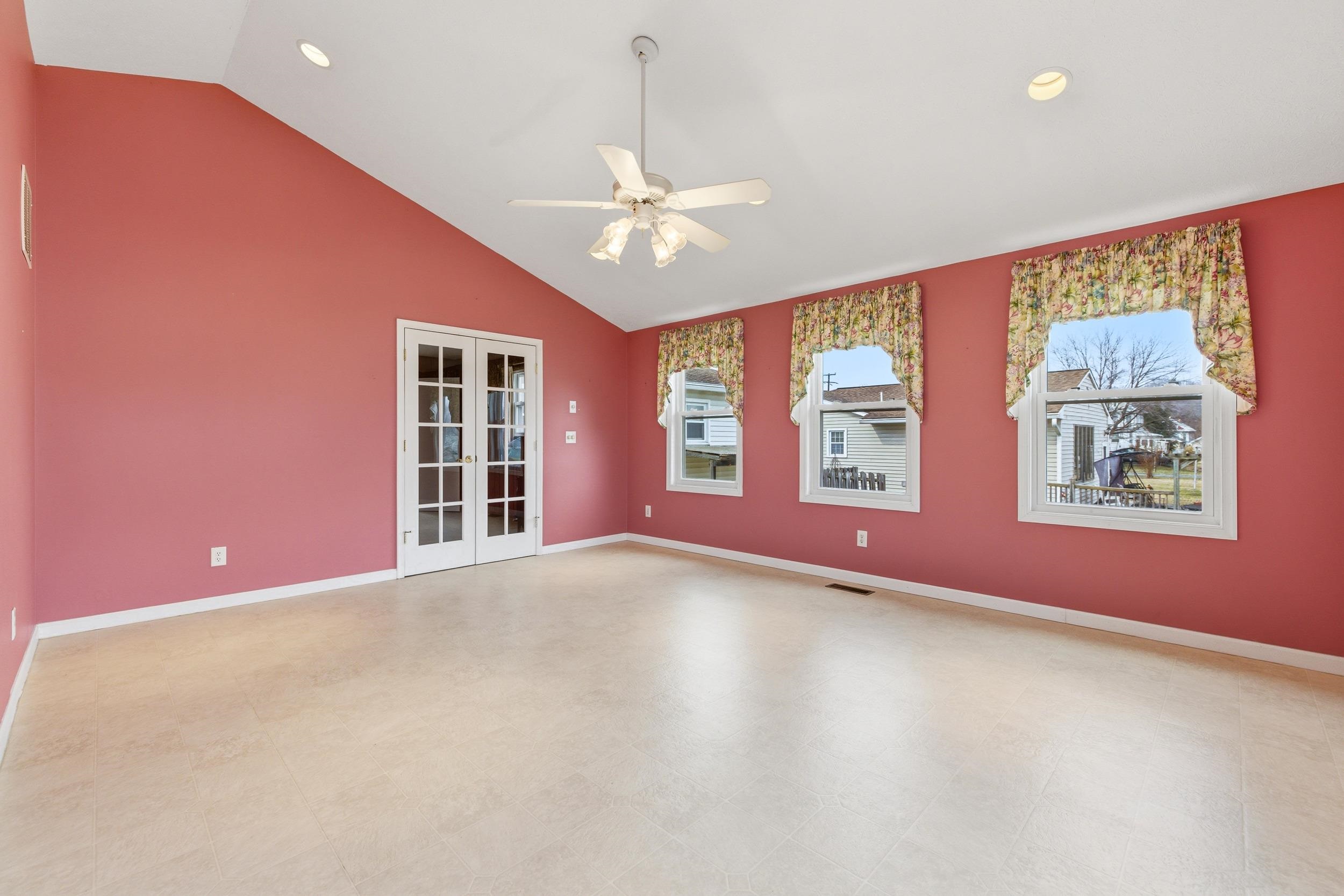 197 S C ST, TIMBERVILLE, Virginia 22853, 3 Bedrooms Bedrooms, ,2 BathroomsBathrooms,Residential,197 S C ST,674085 MLS # 674085