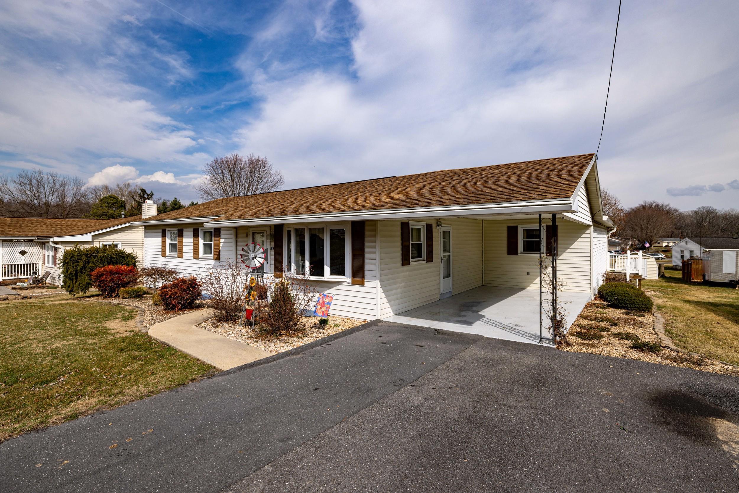 197 S C ST, TIMBERVILLE, Virginia 22853, 3 Bedrooms Bedrooms, ,2 BathroomsBathrooms,Residential,197 S C ST,674085 MLS # 674085