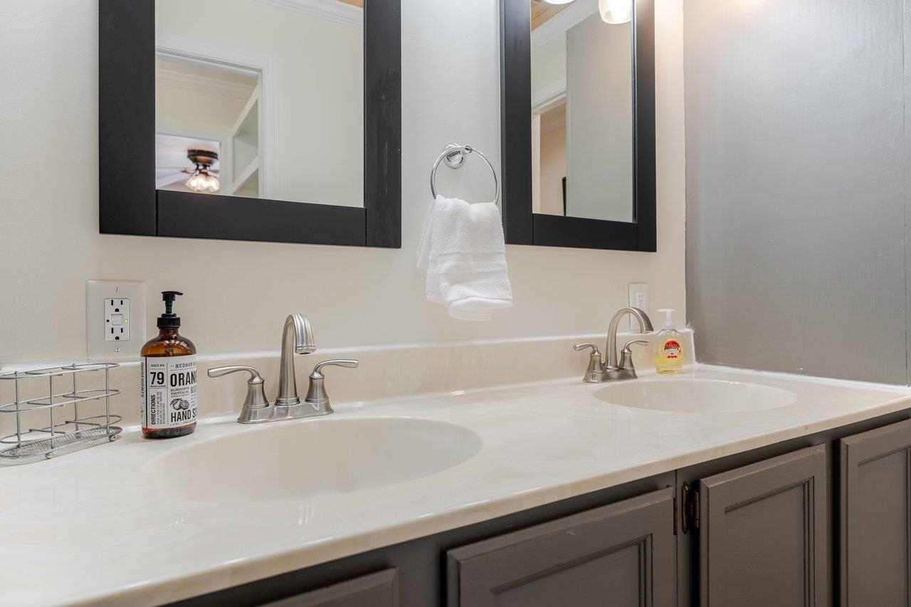 220 MARTIN LN, MCGAHEYSVILLE, Virginia 22840, 3 Bedrooms Bedrooms, ,2 BathroomsBathrooms,Residential,220 MARTIN LN,674088 MLS # 674088