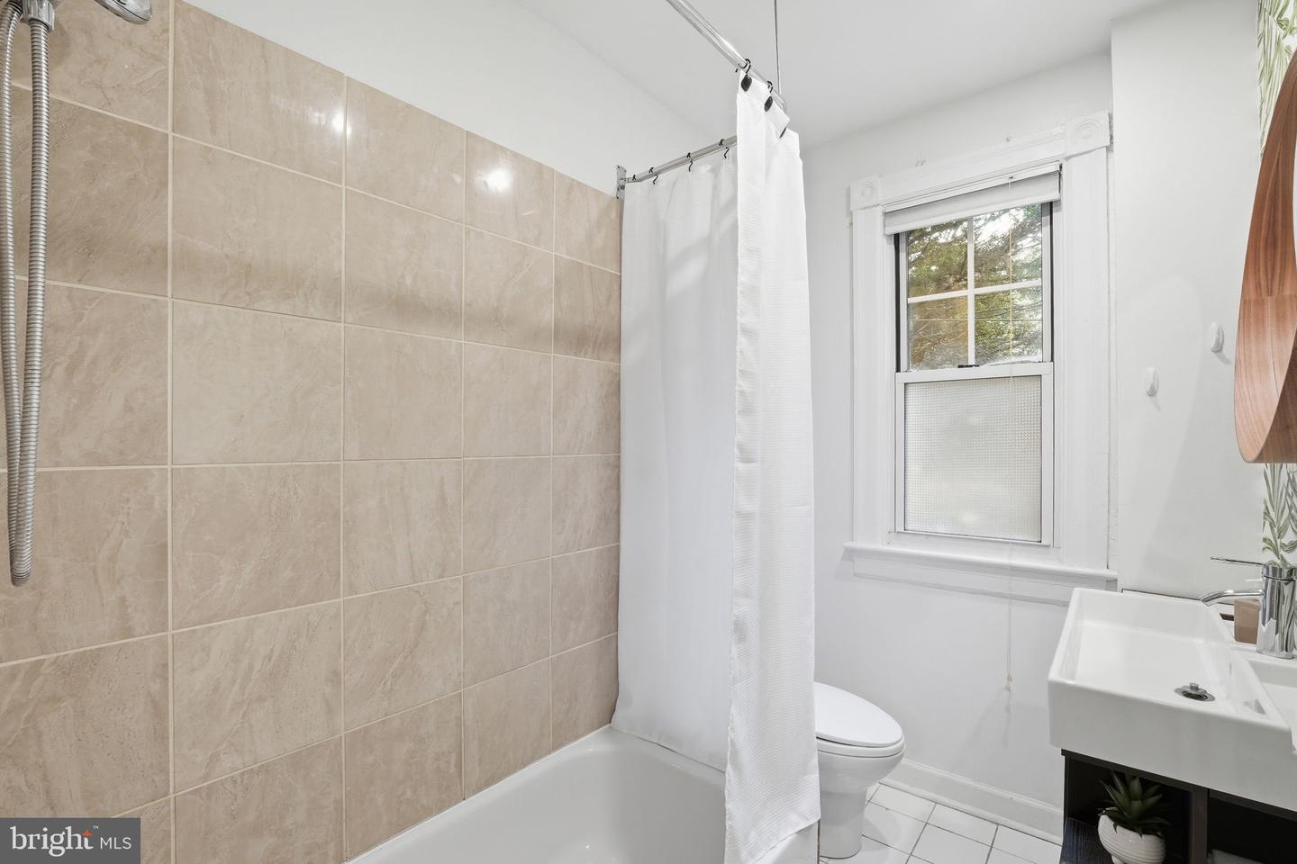 5112 CONNECTICUT AVE NW #204, WASHINGTON, District Of Columbia 20008, 2 Bedrooms Bedrooms, ,1 BathroomBathrooms,Residential,For sale,5112 CONNECTICUT AVE NW #204,DCDC2245192 MLS # DCDC2245192