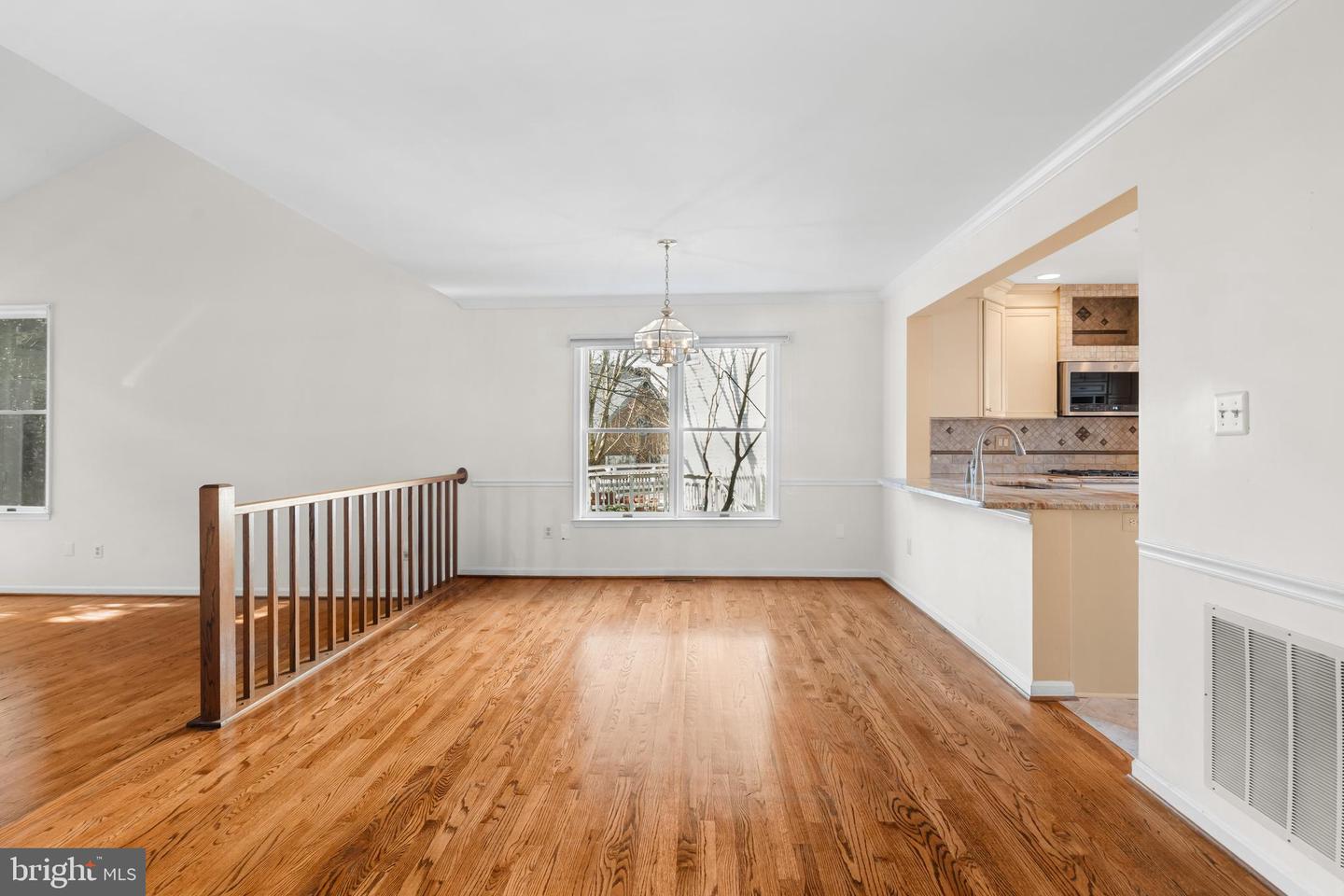 3402 WALNUT HILL CT, FALLS CHURCH, Virginia 22042, 3 Bedrooms Bedrooms, 10 Rooms Rooms,4 BathroomsBathrooms,Residential,For sale,3402 WALNUT HILL CT,VAFX2292254 MLS # VAFX2292254