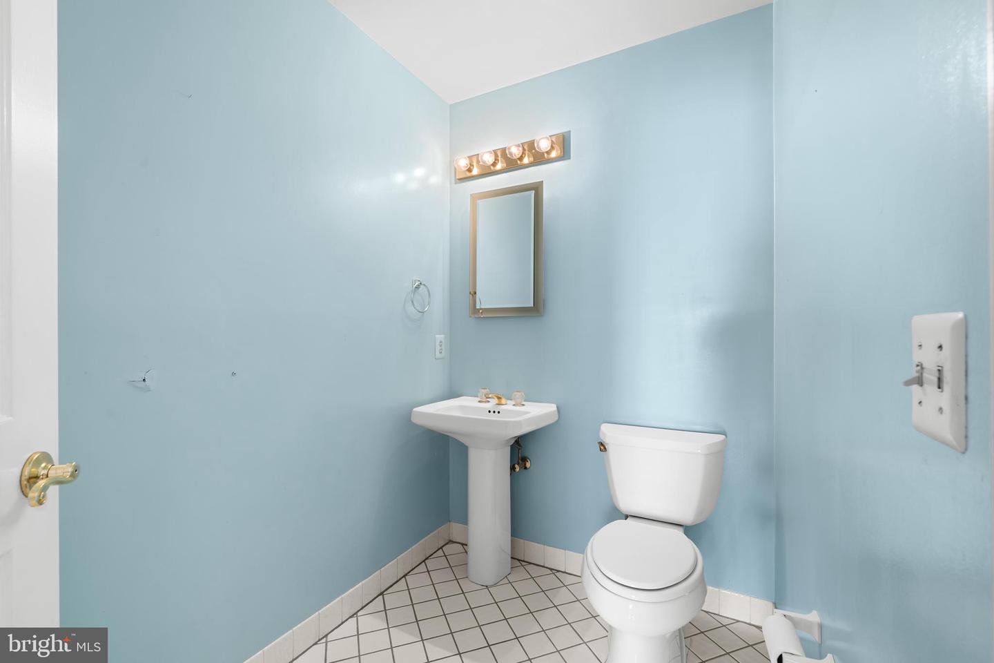 3402 WALNUT HILL CT, FALLS CHURCH, Virginia 22042, 3 Bedrooms Bedrooms, 10 Rooms Rooms,4 BathroomsBathrooms,Residential,For sale,3402 WALNUT HILL CT,VAFX2292254 MLS # VAFX2292254