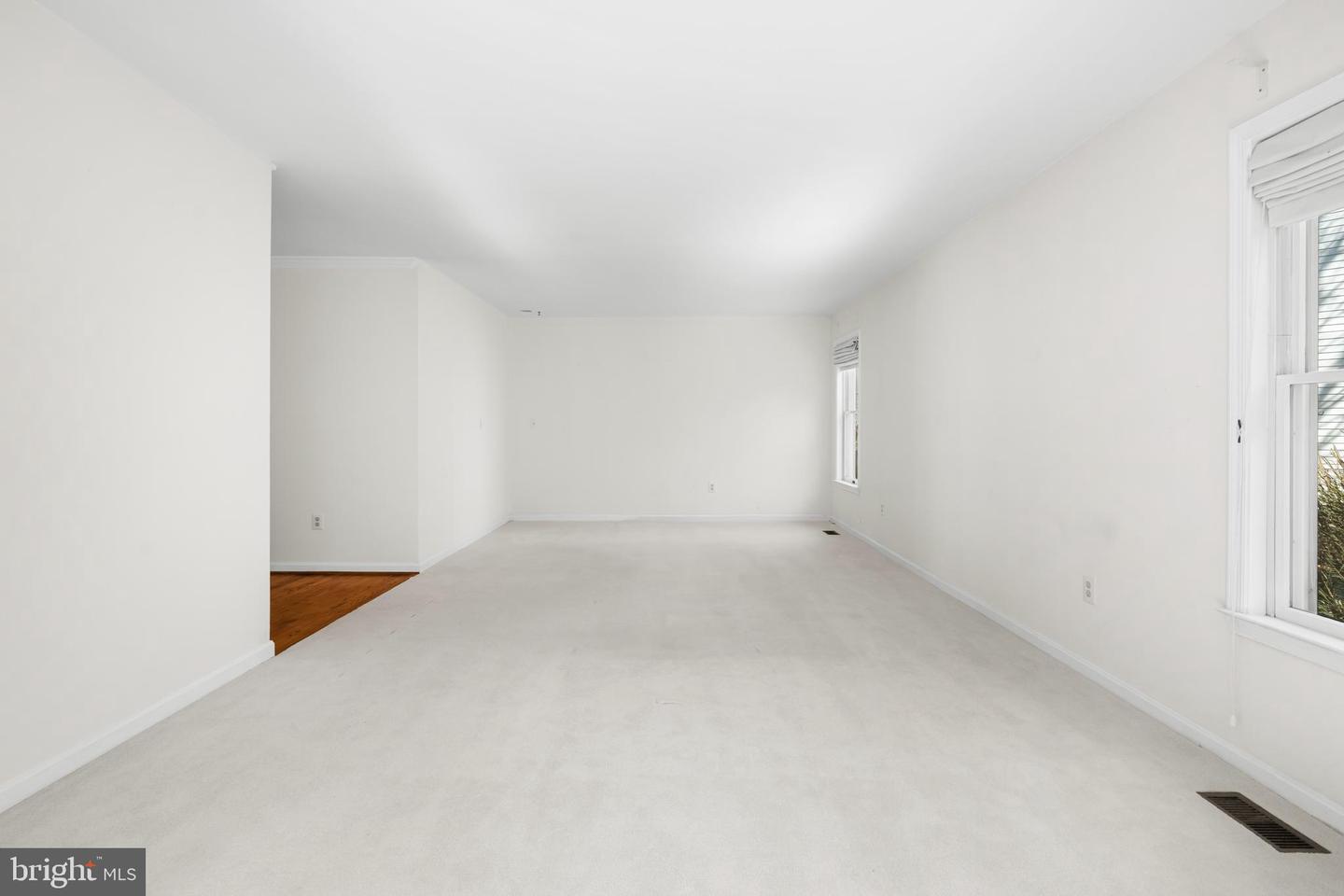 3402 WALNUT HILL CT, FALLS CHURCH, Virginia 22042, 3 Bedrooms Bedrooms, 10 Rooms Rooms,4 BathroomsBathrooms,Residential,For sale,3402 WALNUT HILL CT,VAFX2292254 MLS # VAFX2292254