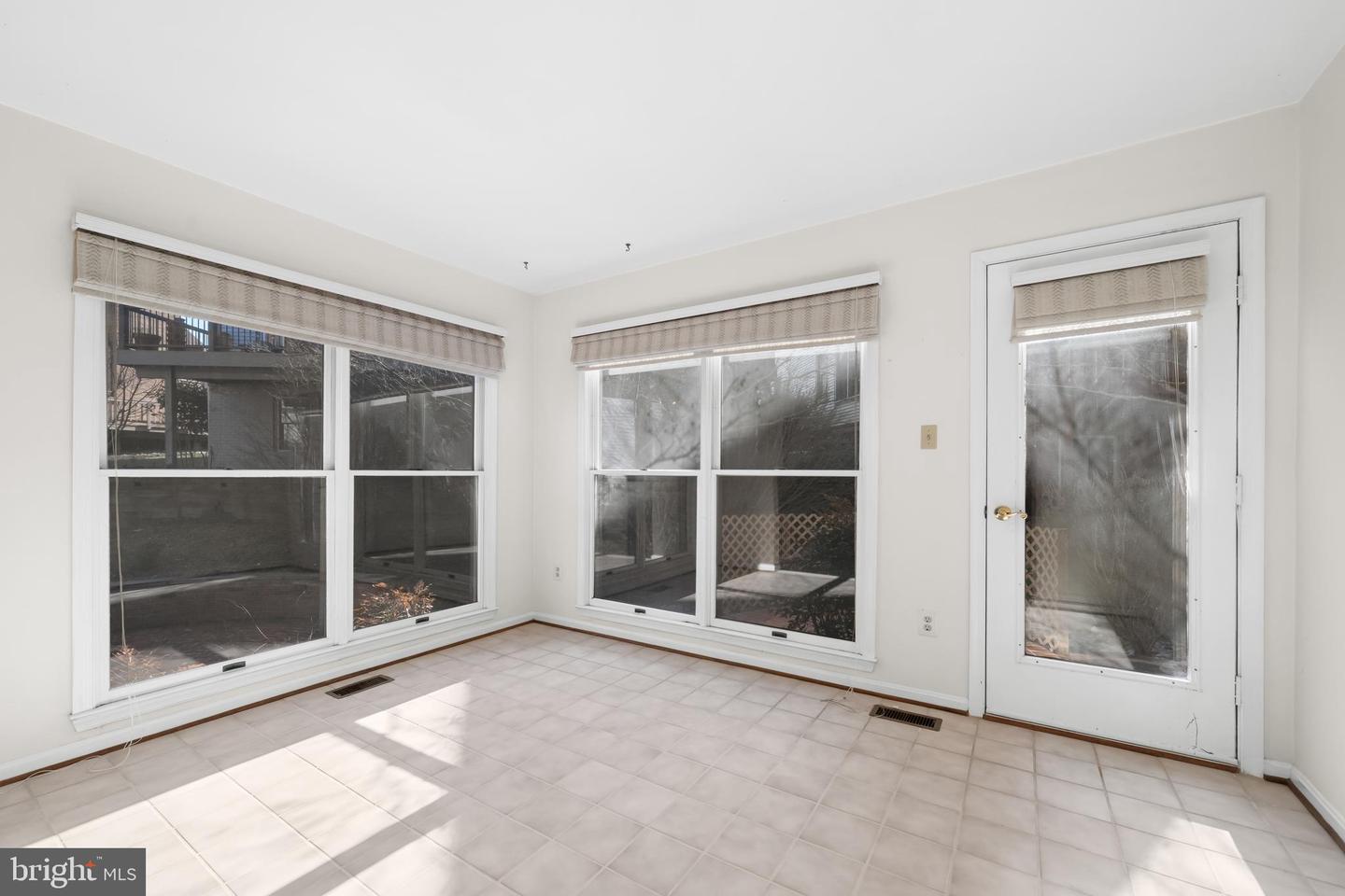 3402 WALNUT HILL CT, FALLS CHURCH, Virginia 22042, 3 Bedrooms Bedrooms, 10 Rooms Rooms,4 BathroomsBathrooms,Residential,For sale,3402 WALNUT HILL CT,VAFX2292254 MLS # VAFX2292254