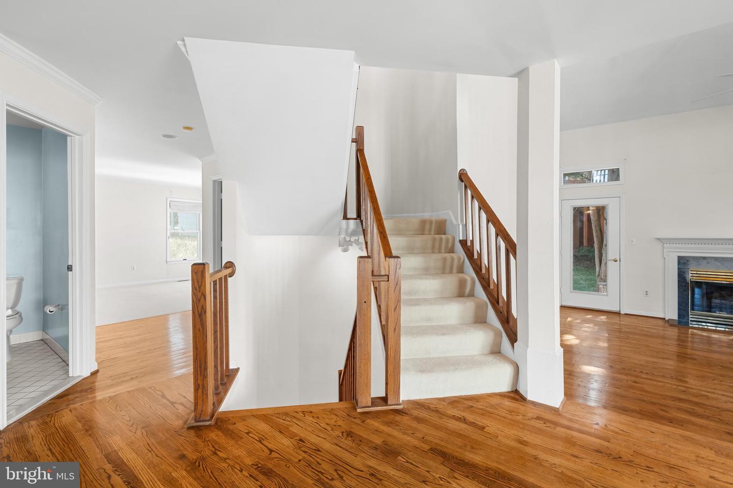 3402 WALNUT HILL CT, FALLS CHURCH, Virginia 22042, 3 Bedrooms Bedrooms, 10 Rooms Rooms,4 BathroomsBathrooms,Residential,For sale,3402 WALNUT HILL CT,VAFX2292254 MLS # VAFX2292254