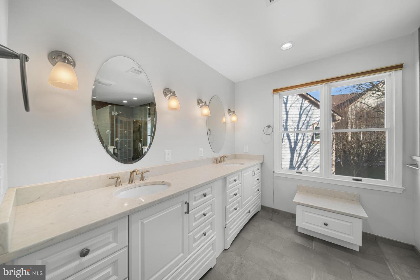 3402 WALNUT HILL CT, FALLS CHURCH, Virginia 22042, 3 Bedrooms Bedrooms, 10 Rooms Rooms,4 BathroomsBathrooms,Residential,For sale,3402 WALNUT HILL CT,VAFX2292254 MLS # VAFX2292254