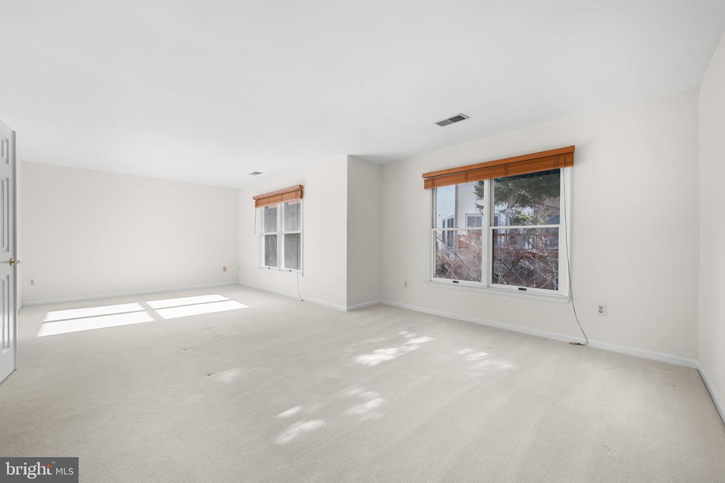 3402 WALNUT HILL CT, FALLS CHURCH, Virginia 22042, 3 Bedrooms Bedrooms, 10 Rooms Rooms,4 BathroomsBathrooms,Residential,For sale,3402 WALNUT HILL CT,VAFX2292254 MLS # VAFX2292254