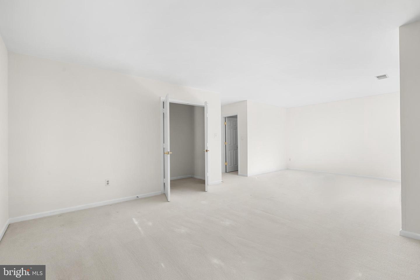 3402 WALNUT HILL CT, FALLS CHURCH, Virginia 22042, 3 Bedrooms Bedrooms, 10 Rooms Rooms,4 BathroomsBathrooms,Residential,For sale,3402 WALNUT HILL CT,VAFX2292254 MLS # VAFX2292254