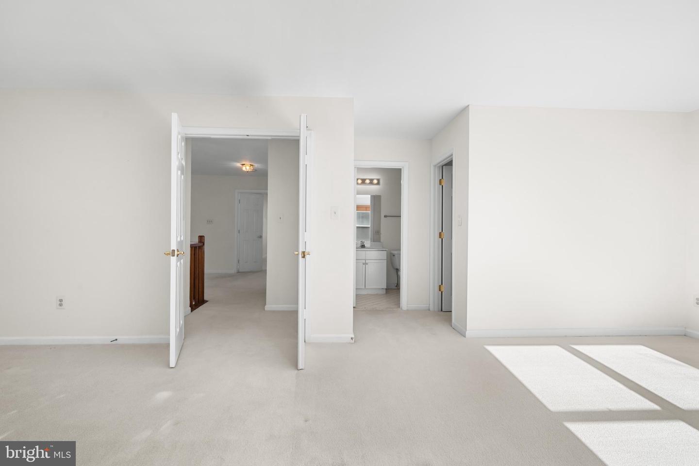 3402 WALNUT HILL CT, FALLS CHURCH, Virginia 22042, 3 Bedrooms Bedrooms, 10 Rooms Rooms,4 BathroomsBathrooms,Residential,For sale,3402 WALNUT HILL CT,VAFX2292254 MLS # VAFX2292254