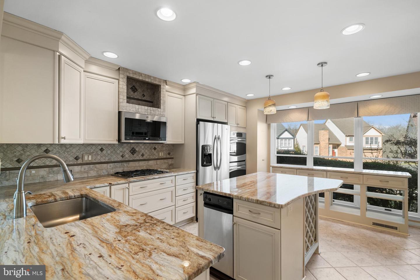 3402 WALNUT HILL CT, FALLS CHURCH, Virginia 22042, 3 Bedrooms Bedrooms, 10 Rooms Rooms,4 BathroomsBathrooms,Residential,For sale,3402 WALNUT HILL CT,VAFX2292254 MLS # VAFX2292254