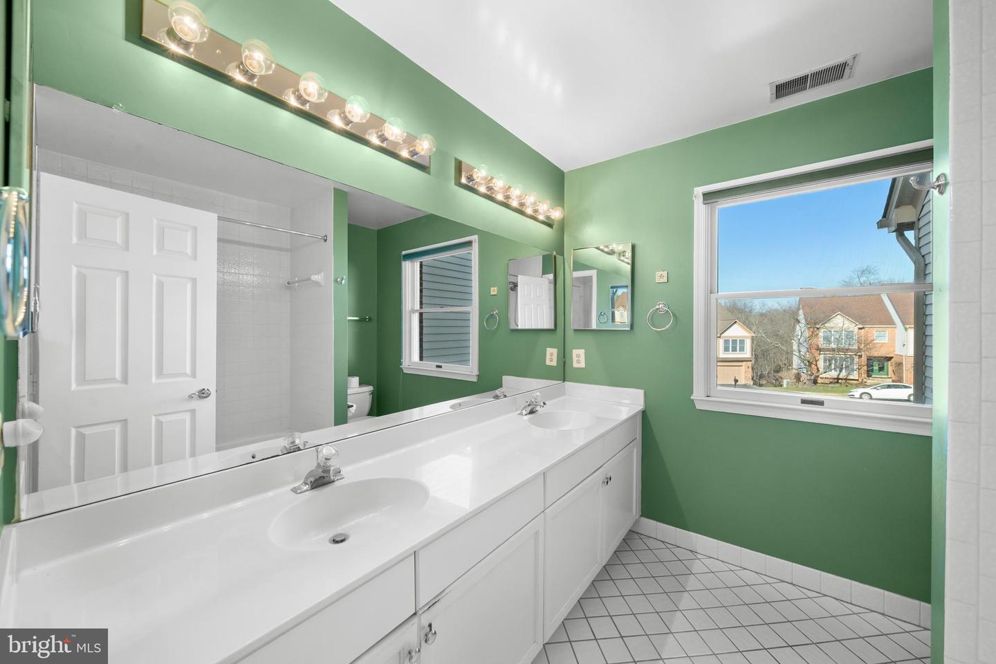 3402 WALNUT HILL CT, FALLS CHURCH, Virginia 22042, 3 Bedrooms Bedrooms, 10 Rooms Rooms,4 BathroomsBathrooms,Residential,For sale,3402 WALNUT HILL CT,VAFX2292254 MLS # VAFX2292254