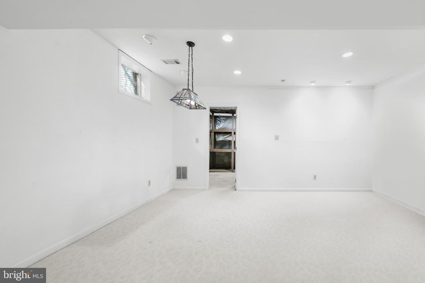 3402 WALNUT HILL CT, FALLS CHURCH, Virginia 22042, 3 Bedrooms Bedrooms, 10 Rooms Rooms,4 BathroomsBathrooms,Residential,For sale,3402 WALNUT HILL CT,VAFX2292254 MLS # VAFX2292254