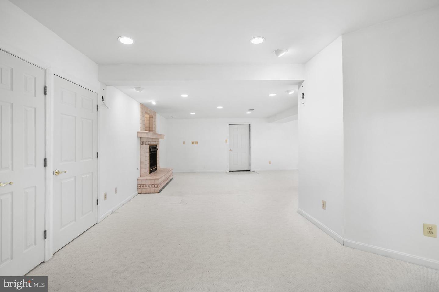 3402 WALNUT HILL CT, FALLS CHURCH, Virginia 22042, 3 Bedrooms Bedrooms, 10 Rooms Rooms,4 BathroomsBathrooms,Residential,For sale,3402 WALNUT HILL CT,VAFX2292254 MLS # VAFX2292254