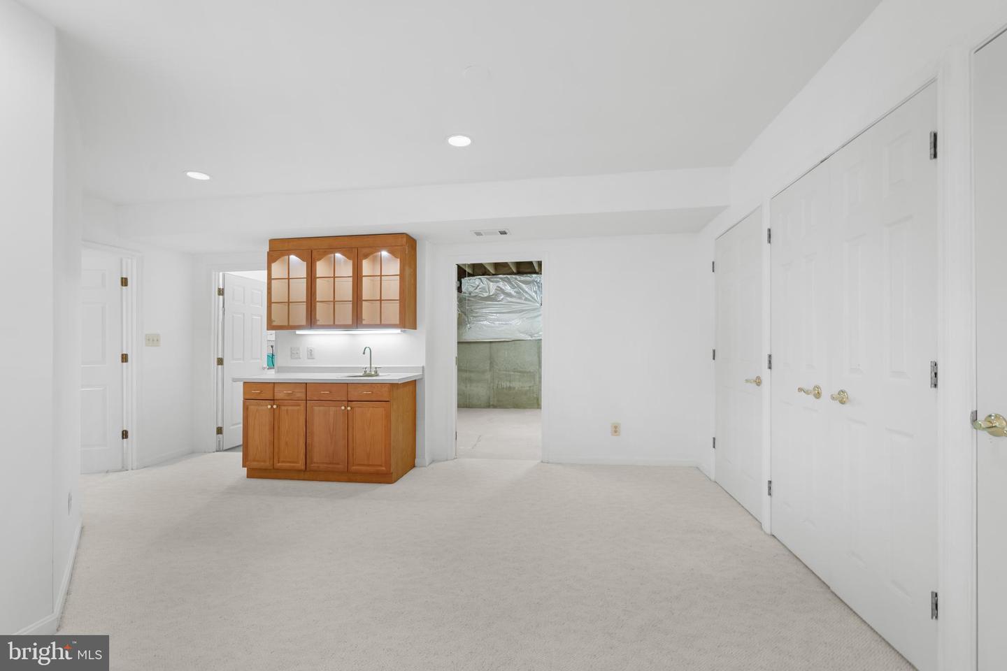 3402 WALNUT HILL CT, FALLS CHURCH, Virginia 22042, 3 Bedrooms Bedrooms, 10 Rooms Rooms,4 BathroomsBathrooms,Residential,For sale,3402 WALNUT HILL CT,VAFX2292254 MLS # VAFX2292254