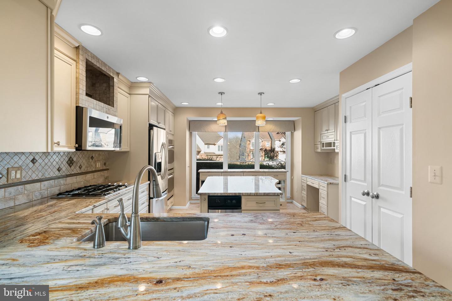 3402 WALNUT HILL CT, FALLS CHURCH, Virginia 22042, 3 Bedrooms Bedrooms, 10 Rooms Rooms,4 BathroomsBathrooms,Residential,For sale,3402 WALNUT HILL CT,VAFX2292254 MLS # VAFX2292254