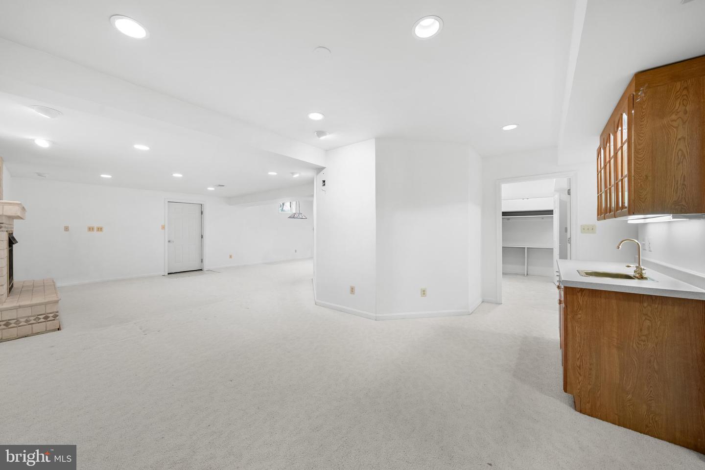 3402 WALNUT HILL CT, FALLS CHURCH, Virginia 22042, 3 Bedrooms Bedrooms, 10 Rooms Rooms,4 BathroomsBathrooms,Residential,For sale,3402 WALNUT HILL CT,VAFX2292254 MLS # VAFX2292254