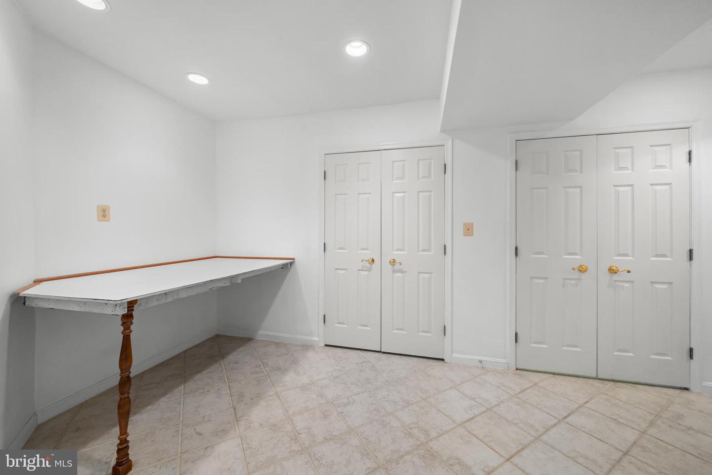 3402 WALNUT HILL CT, FALLS CHURCH, Virginia 22042, 3 Bedrooms Bedrooms, 10 Rooms Rooms,4 BathroomsBathrooms,Residential,For sale,3402 WALNUT HILL CT,VAFX2292254 MLS # VAFX2292254