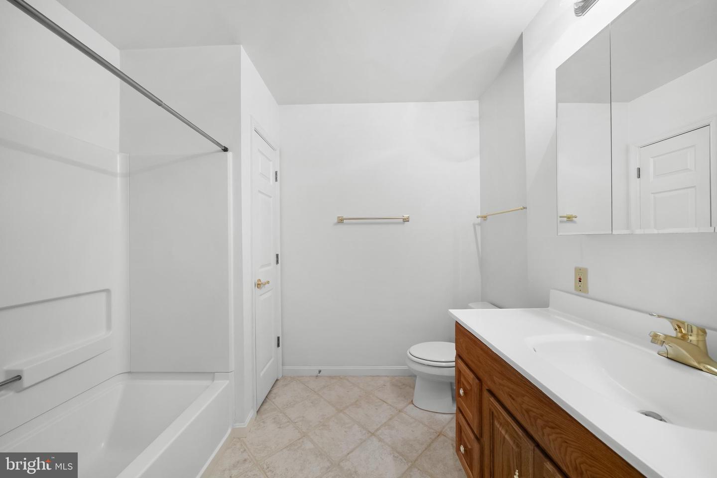 3402 WALNUT HILL CT, FALLS CHURCH, Virginia 22042, 3 Bedrooms Bedrooms, 10 Rooms Rooms,4 BathroomsBathrooms,Residential,For sale,3402 WALNUT HILL CT,VAFX2292254 MLS # VAFX2292254