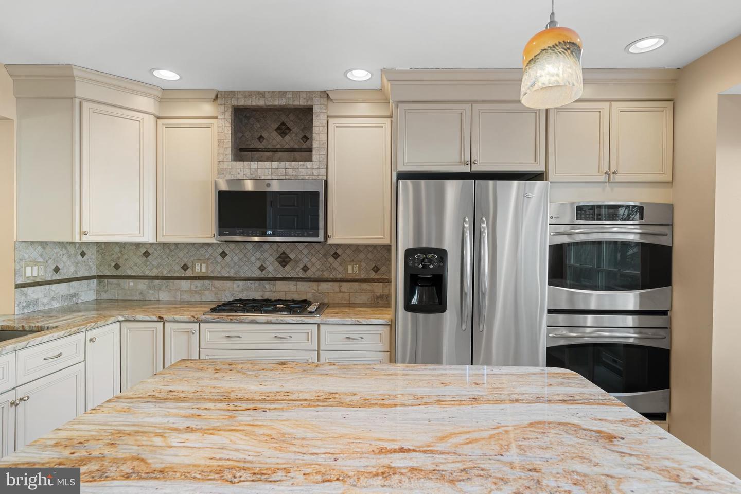 3402 WALNUT HILL CT, FALLS CHURCH, Virginia 22042, 3 Bedrooms Bedrooms, 10 Rooms Rooms,4 BathroomsBathrooms,Residential,For sale,3402 WALNUT HILL CT,VAFX2292254 MLS # VAFX2292254