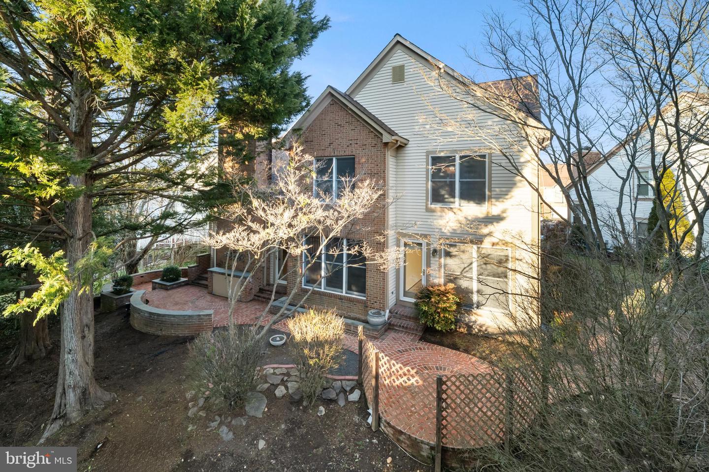 3402 WALNUT HILL CT, FALLS CHURCH, Virginia 22042, 3 Bedrooms Bedrooms, 10 Rooms Rooms,4 BathroomsBathrooms,Residential,For sale,3402 WALNUT HILL CT,VAFX2292254 MLS # VAFX2292254