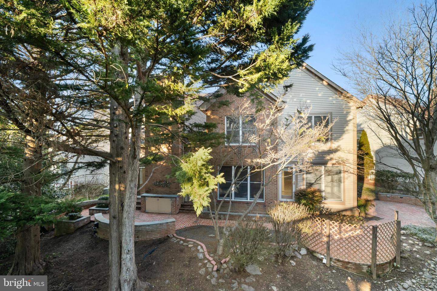 3402 WALNUT HILL CT, FALLS CHURCH, Virginia 22042, 3 Bedrooms Bedrooms, 10 Rooms Rooms,4 BathroomsBathrooms,Residential,For sale,3402 WALNUT HILL CT,VAFX2292254 MLS # VAFX2292254