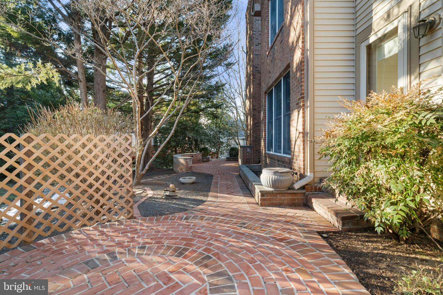 3402 WALNUT HILL CT, FALLS CHURCH, Virginia 22042, 3 Bedrooms Bedrooms, 10 Rooms Rooms,4 BathroomsBathrooms,Residential,For sale,3402 WALNUT HILL CT,VAFX2292254 MLS # VAFX2292254