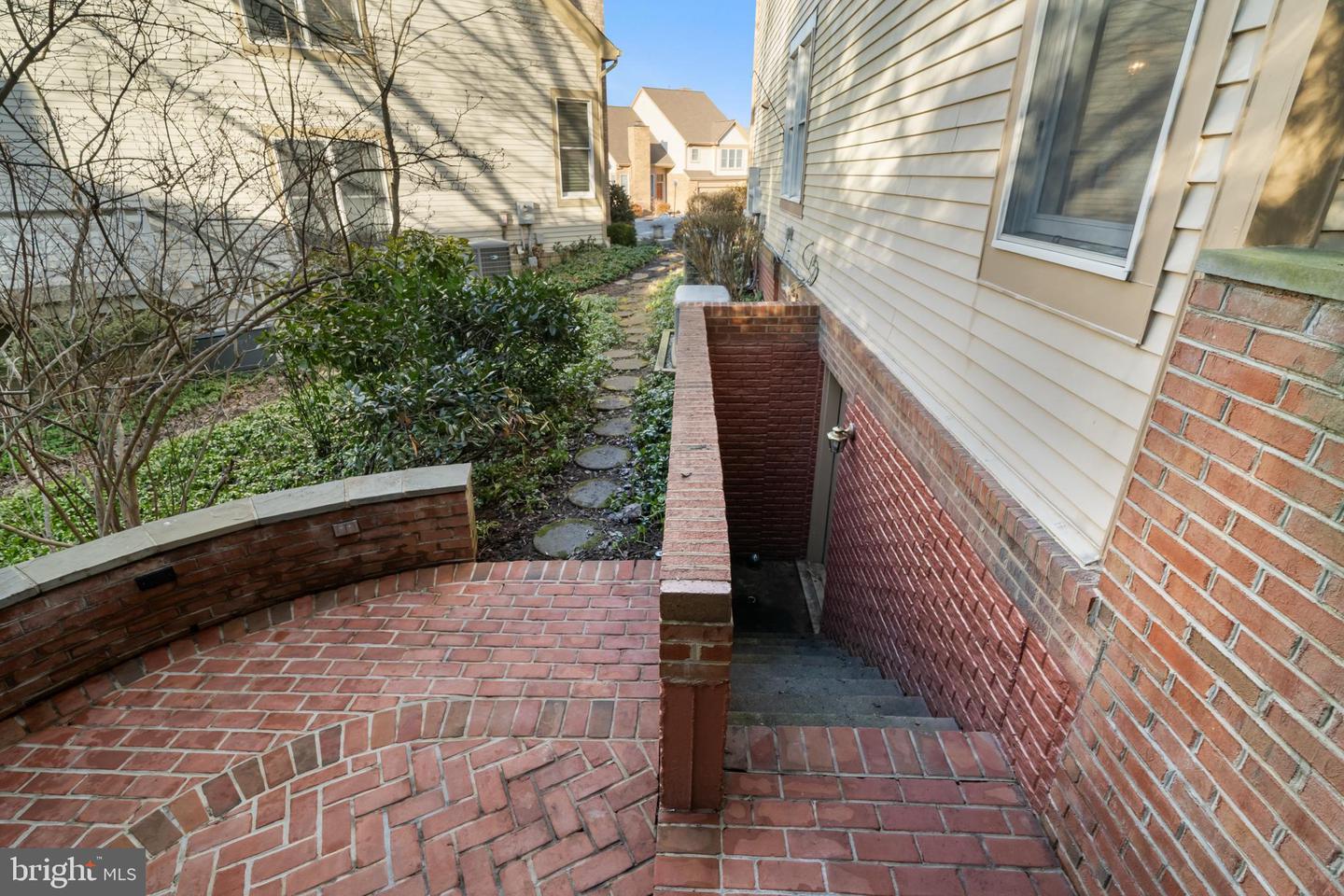 3402 WALNUT HILL CT, FALLS CHURCH, Virginia 22042, 3 Bedrooms Bedrooms, 10 Rooms Rooms,4 BathroomsBathrooms,Residential,For sale,3402 WALNUT HILL CT,VAFX2292254 MLS # VAFX2292254
