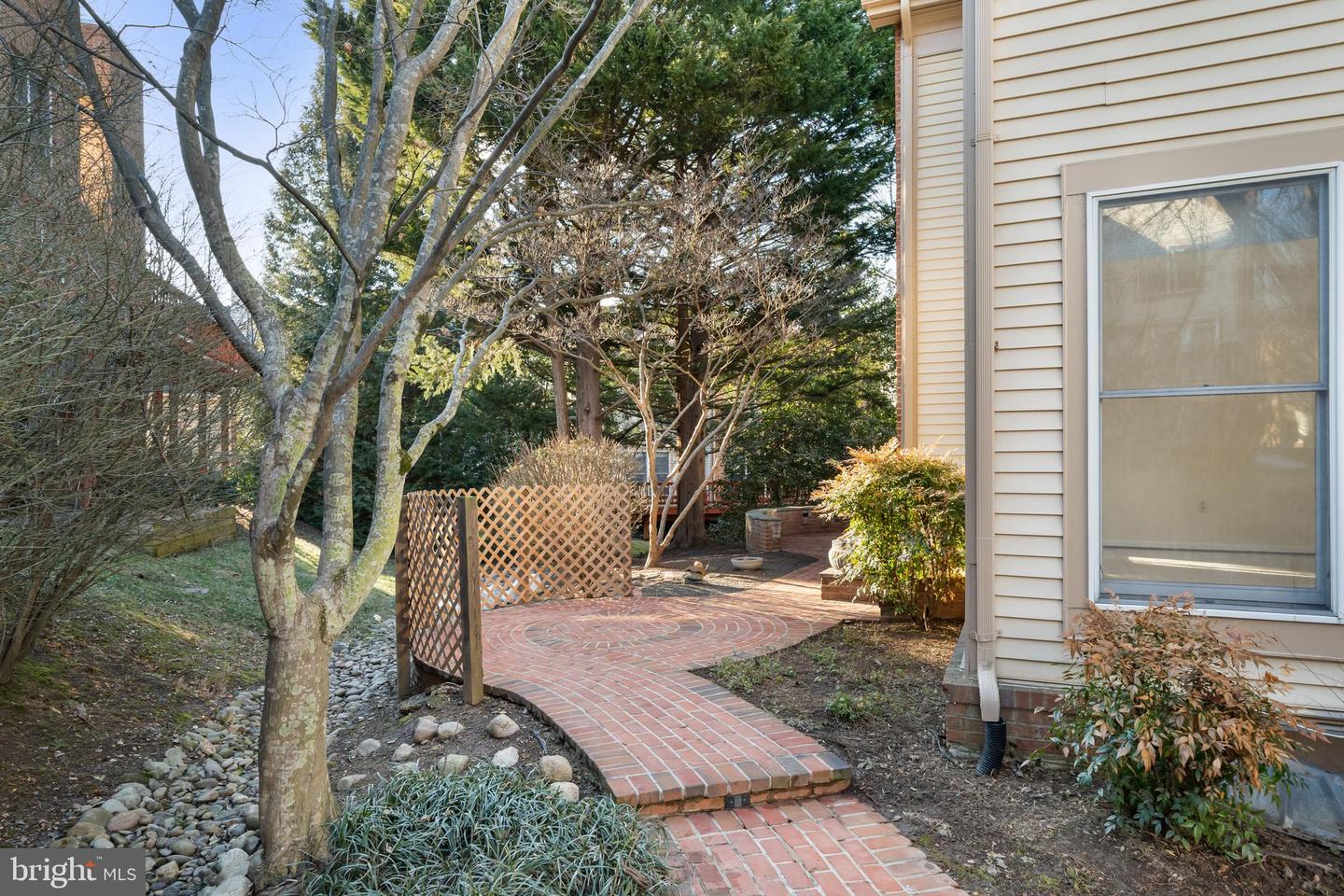 3402 WALNUT HILL CT, FALLS CHURCH, Virginia 22042, 3 Bedrooms Bedrooms, 10 Rooms Rooms,4 BathroomsBathrooms,Residential,For sale,3402 WALNUT HILL CT,VAFX2292254 MLS # VAFX2292254