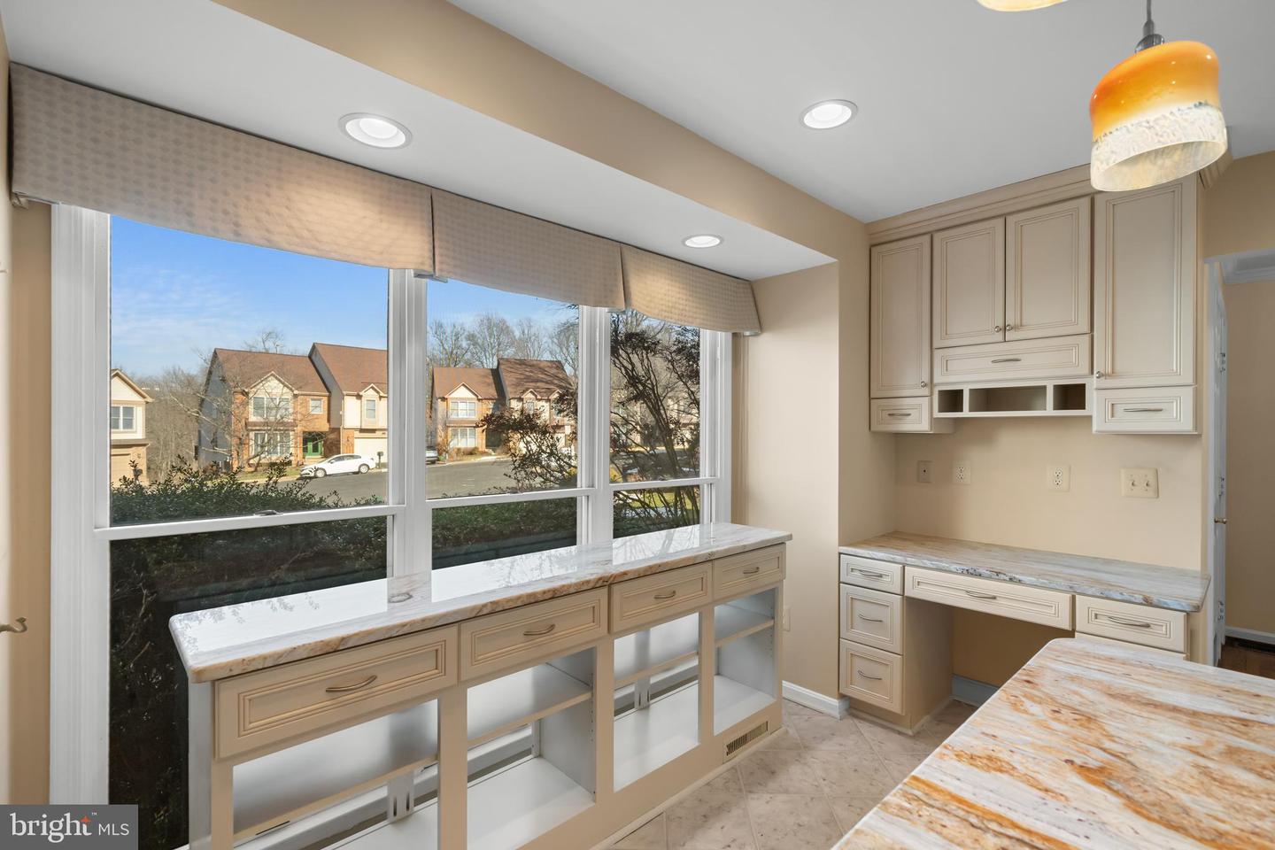 3402 WALNUT HILL CT, FALLS CHURCH, Virginia 22042, 3 Bedrooms Bedrooms, 10 Rooms Rooms,4 BathroomsBathrooms,Residential,For sale,3402 WALNUT HILL CT,VAFX2292254 MLS # VAFX2292254