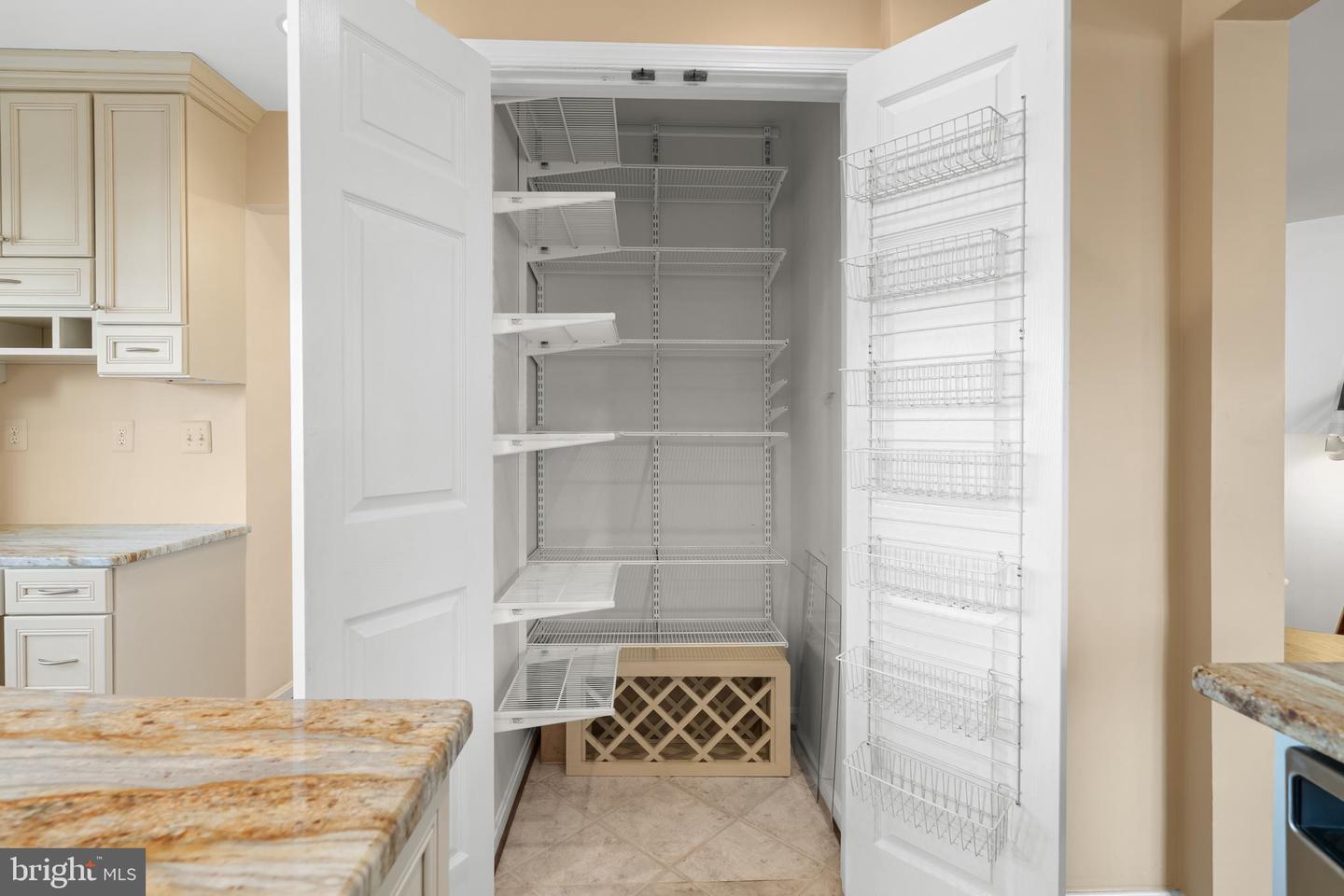 3402 WALNUT HILL CT, FALLS CHURCH, Virginia 22042, 3 Bedrooms Bedrooms, 10 Rooms Rooms,4 BathroomsBathrooms,Residential,For sale,3402 WALNUT HILL CT,VAFX2292254 MLS # VAFX2292254