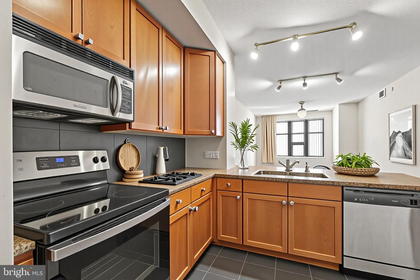 400 MASSACHUSETTS AVE NW #421, WASHINGTON, District Of Columbia 20001, 1 Bedroom Bedrooms, ,1 BathroomBathrooms,Residential,For sale,400 MASSACHUSETTS AVE NW #421,DCDC2248934 MLS # DCDC2248934