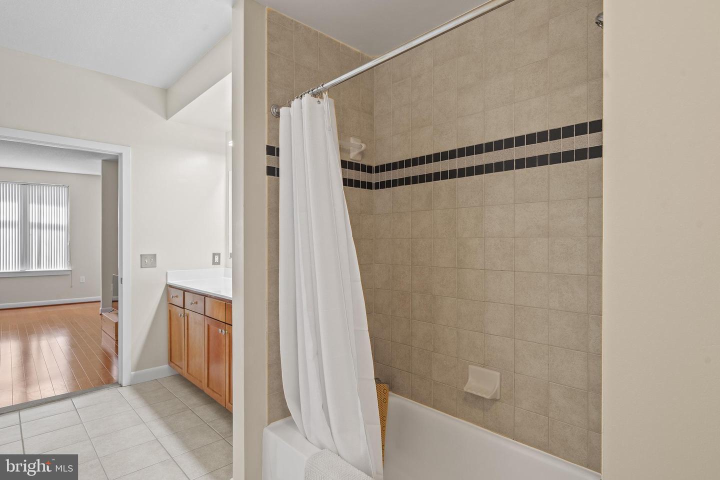 400 MASSACHUSETTS AVE NW #421, WASHINGTON, District Of Columbia 20001, 1 Bedroom Bedrooms, ,1 BathroomBathrooms,Residential,For sale,400 MASSACHUSETTS AVE NW #421,DCDC2248934 MLS # DCDC2248934