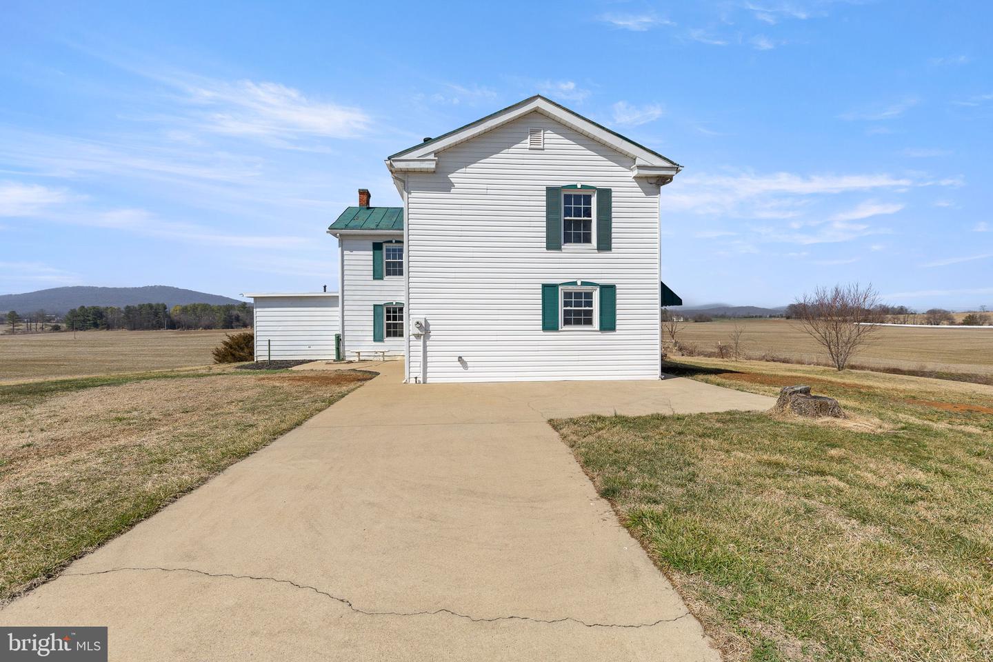 3345 CONICVILLE RD, MOUNT JACKSON, Virginia 22842, 4 Bedrooms Bedrooms, ,2 BathroomsBathrooms,Residential,For sale,3345 CONICVILLE RD,VASH2013746 MLS # VASH2013746