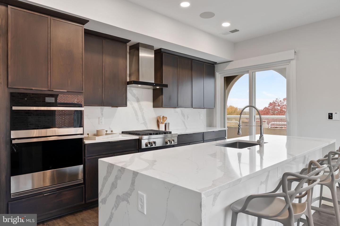 625 SLATERS LN #402, ALEXANDRIA, Virginia 22314, 3 Bedrooms Bedrooms, ,2 BathroomsBathrooms,Residential,For sale,625 SLATERS LN #402,VAAX2054882 MLS # VAAX2054882