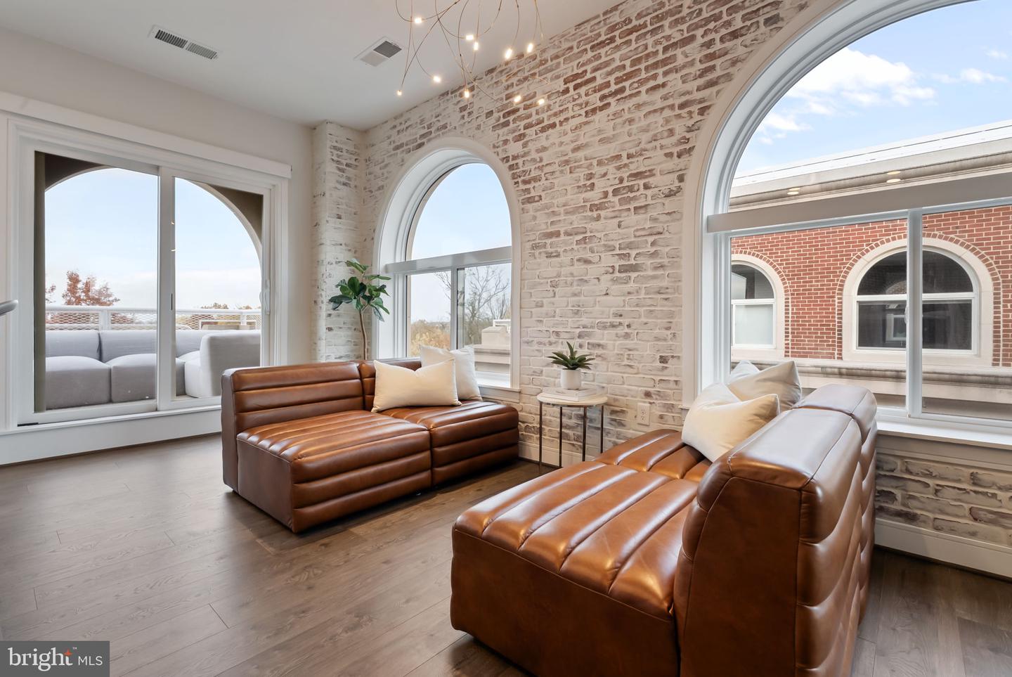 625 SLATERS LN #402, ALEXANDRIA, Virginia 22314, 3 Bedrooms Bedrooms, ,2 BathroomsBathrooms,Residential,For sale,625 SLATERS LN #402,VAAX2054882 MLS # VAAX2054882