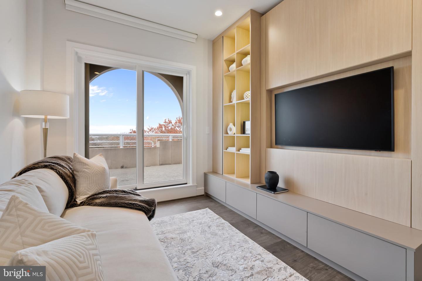 625 SLATERS LN #402, ALEXANDRIA, Virginia 22314, 3 Bedrooms Bedrooms, ,2 BathroomsBathrooms,Residential,For sale,625 SLATERS LN #402,VAAX2054882 MLS # VAAX2054882