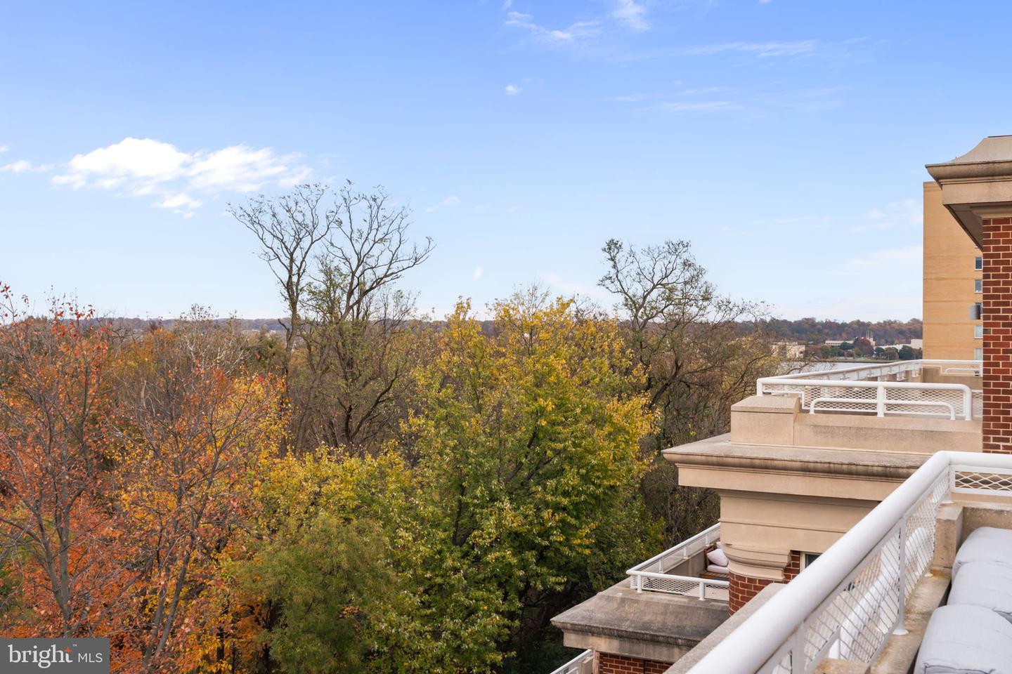 625 SLATERS LN #402, ALEXANDRIA, Virginia 22314, 3 Bedrooms Bedrooms, ,2 BathroomsBathrooms,Residential,For sale,625 SLATERS LN #402,VAAX2054882 MLS # VAAX2054882