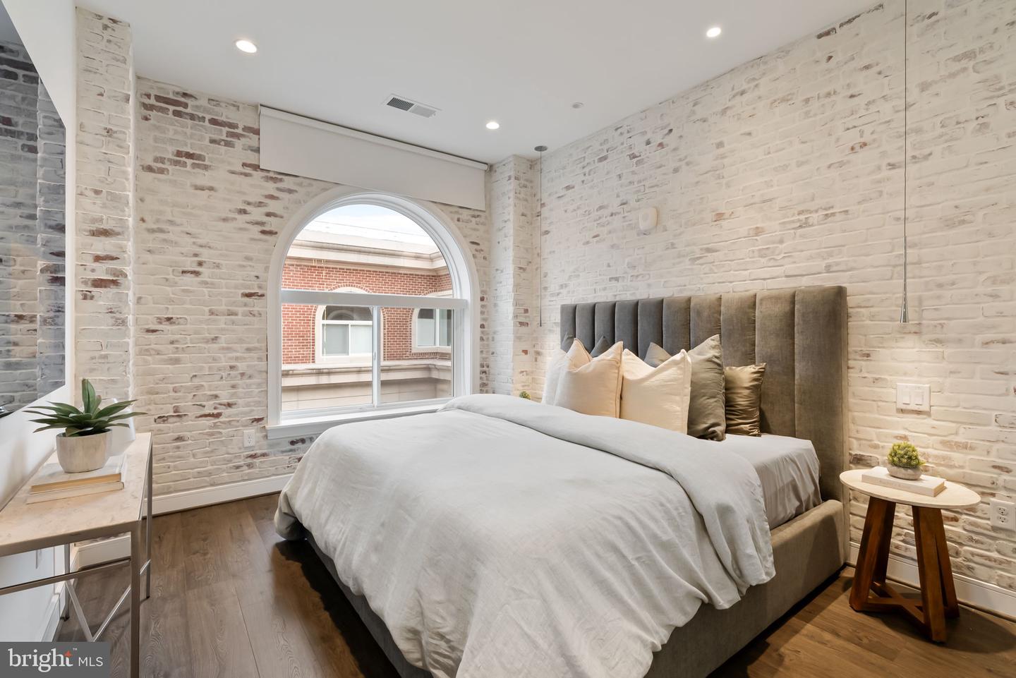 625 SLATERS LN #402, ALEXANDRIA, Virginia 22314, 3 Bedrooms Bedrooms, ,2 BathroomsBathrooms,Residential,For sale,625 SLATERS LN #402,VAAX2054882 MLS # VAAX2054882