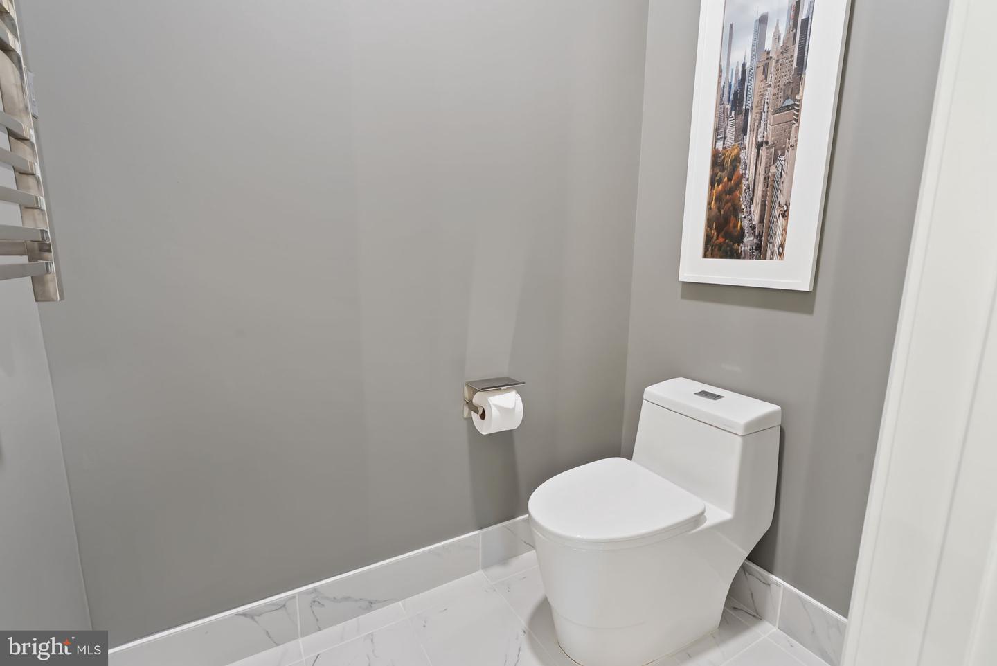 625 SLATERS LN #402, ALEXANDRIA, Virginia 22314, 3 Bedrooms Bedrooms, ,2 BathroomsBathrooms,Residential,For sale,625 SLATERS LN #402,VAAX2054882 MLS # VAAX2054882