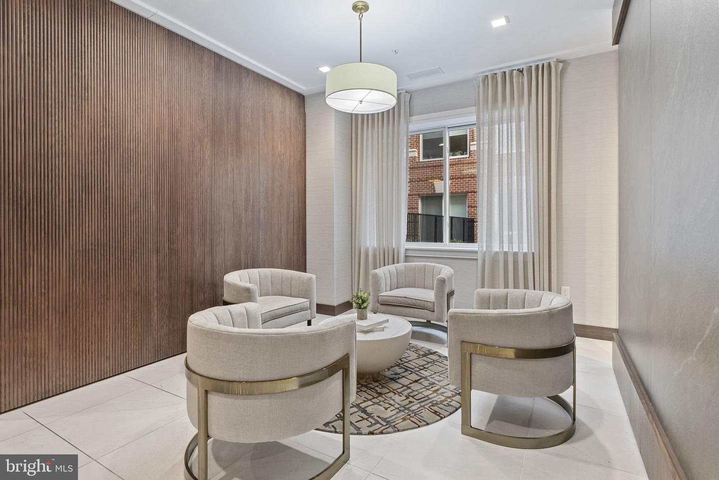 625 SLATERS LN #402, ALEXANDRIA, Virginia 22314, 3 Bedrooms Bedrooms, ,2 BathroomsBathrooms,Residential,For sale,625 SLATERS LN #402,VAAX2054882 MLS # VAAX2054882