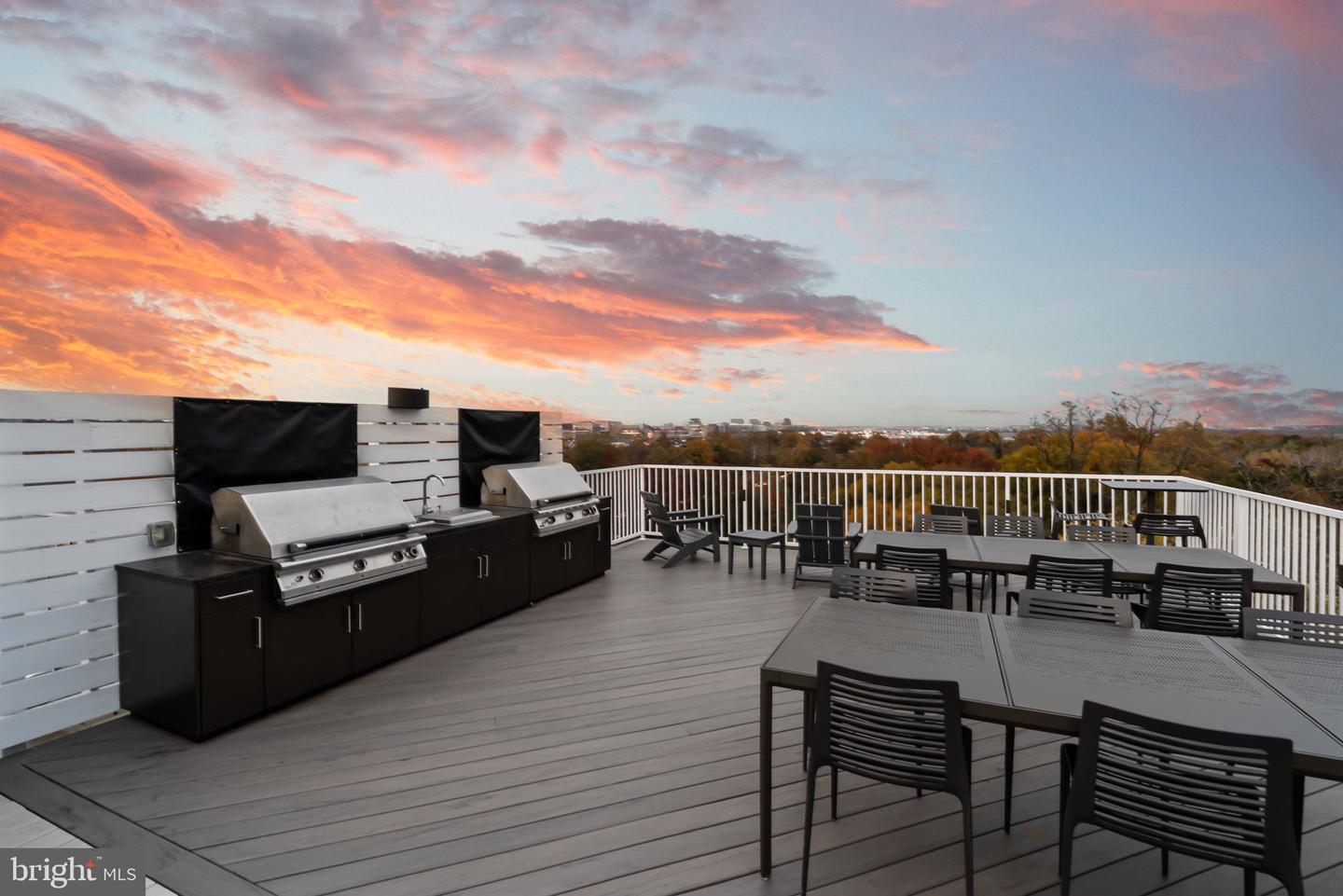 625 SLATERS LN #402, ALEXANDRIA, Virginia 22314, 3 Bedrooms Bedrooms, ,2 BathroomsBathrooms,Residential,For sale,625 SLATERS LN #402,VAAX2054882 MLS # VAAX2054882