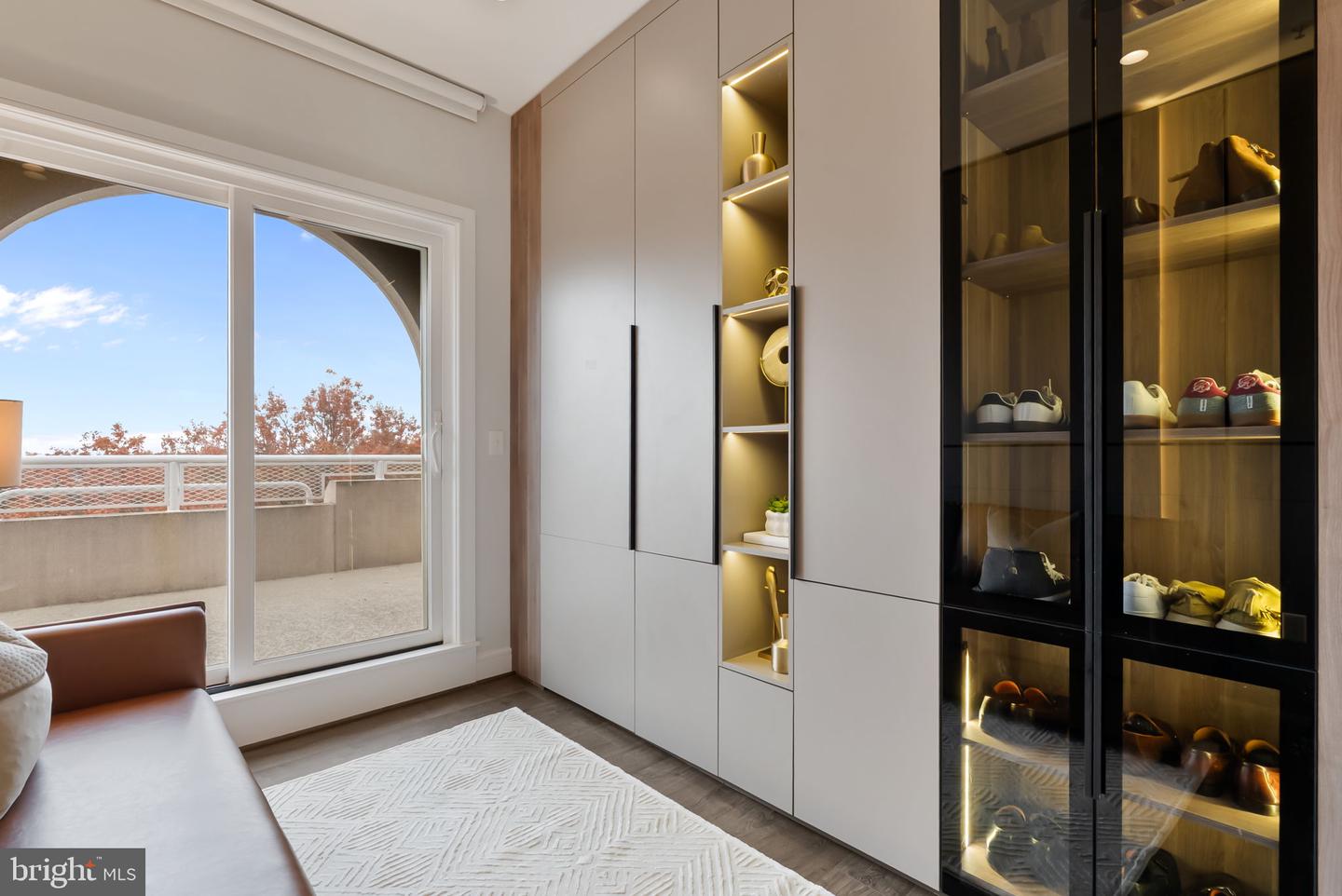 625 SLATERS LN #402, ALEXANDRIA, Virginia 22314, 3 Bedrooms Bedrooms, ,2 BathroomsBathrooms,Residential,For sale,625 SLATERS LN #402,VAAX2054882 MLS # VAAX2054882