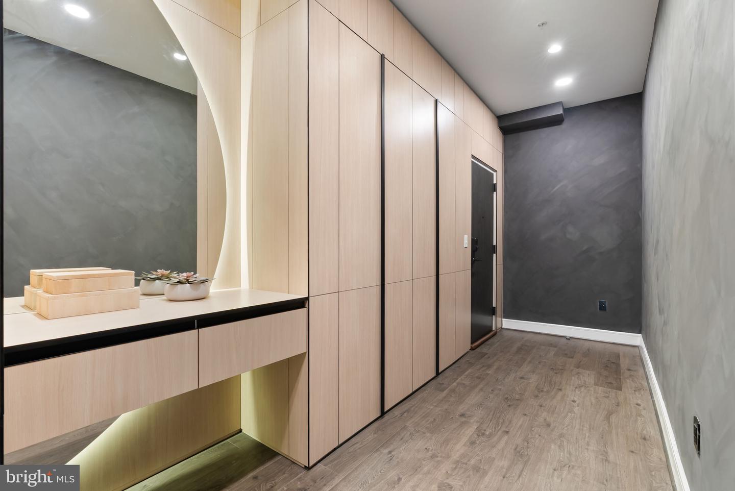 625 SLATERS LN #402, ALEXANDRIA, Virginia 22314, 3 Bedrooms Bedrooms, ,2 BathroomsBathrooms,Residential,For sale,625 SLATERS LN #402,VAAX2054882 MLS # VAAX2054882