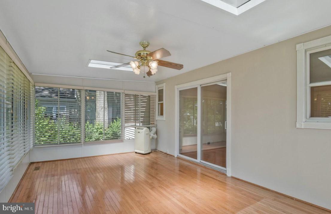 4038 POPLAR ST, FAIRFAX, Virginia 22030, 3 Bedrooms Bedrooms, ,2 BathroomsBathrooms,Residential,For sale,4038 POPLAR ST,VAFC2007912 MLS # VAFC2007912