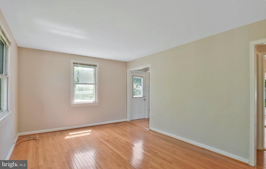 4038 POPLAR ST, FAIRFAX, Virginia 22030, 3 Bedrooms Bedrooms, ,2 BathroomsBathrooms,Residential,For sale,4038 POPLAR ST,VAFC2007912 MLS # VAFC2007912