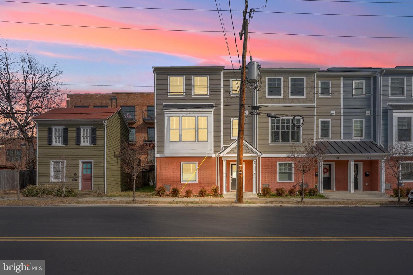 313 CHARLES ST, FREDERICKSBURG, Virginia 22401, 3 Bedrooms Bedrooms, 12 Rooms Rooms,2 BathroomsBathrooms,Residential,For sale,313 CHARLES ST,VAFB2009766 MLS # VAFB2009766